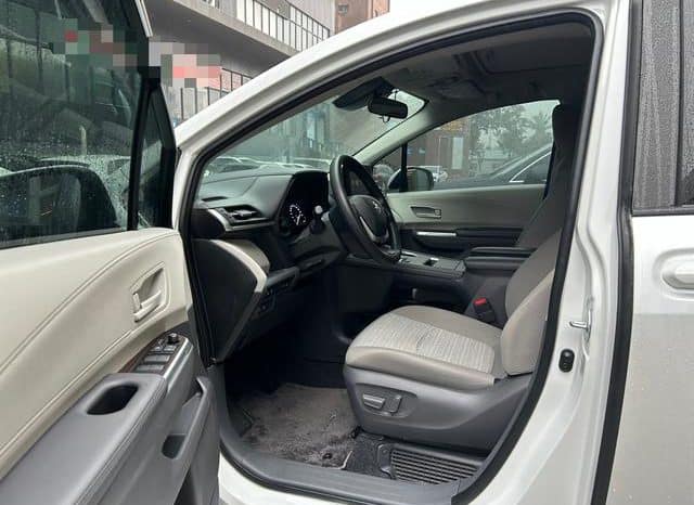
								Toyota Sienna, 2023 full									