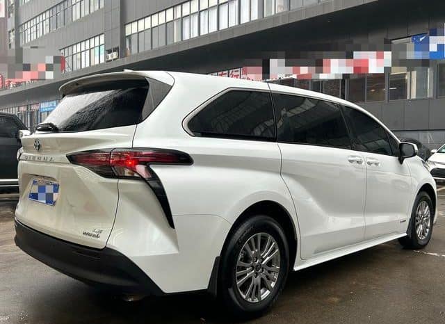 
								Toyota Sienna, 2023 full									