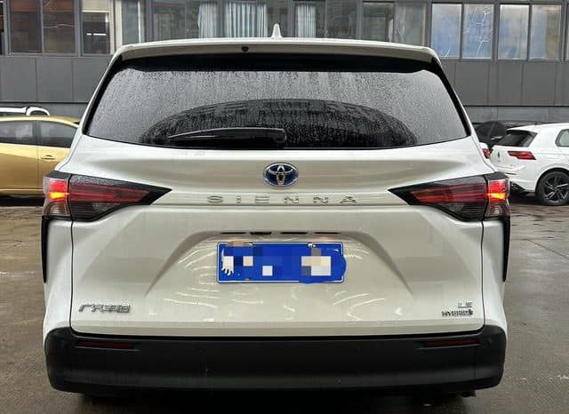 
								Toyota Sienna, 2023 full									