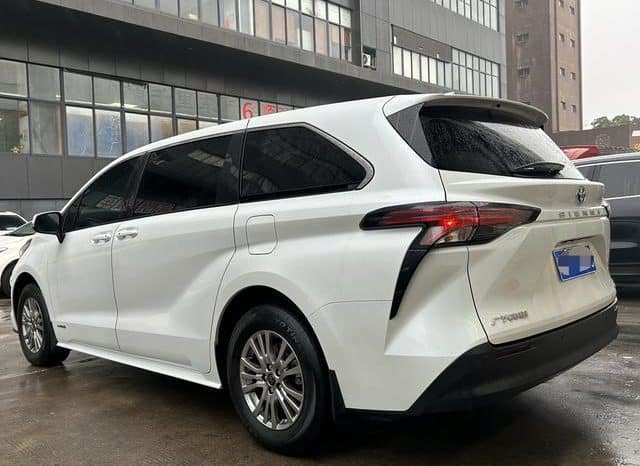 
								Toyota Sienna, 2023 full									