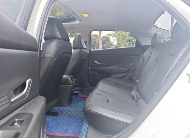 
								Hyundai Elantra (VII), 2023 full									