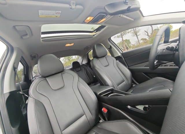 
								Hyundai Elantra (VII), 2023 full									