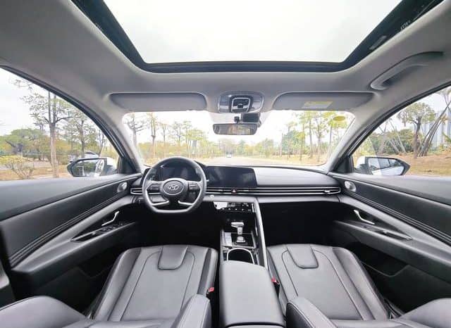 
								Hyundai Elantra (VII), 2023 full									