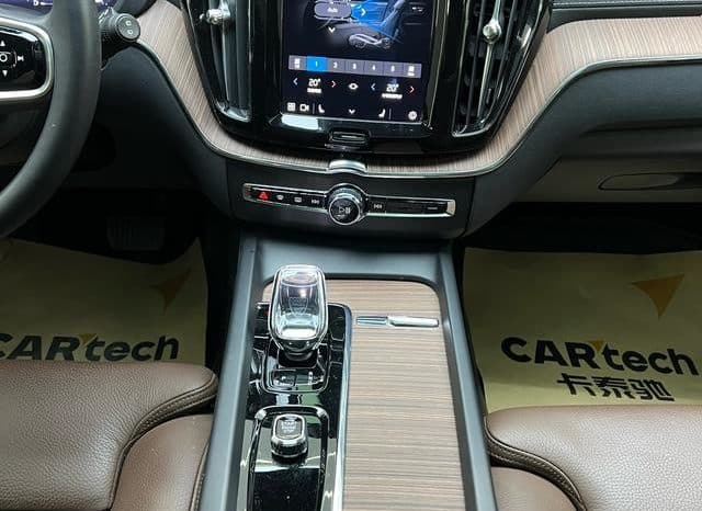 
								Volvo XC60, 2023 full									