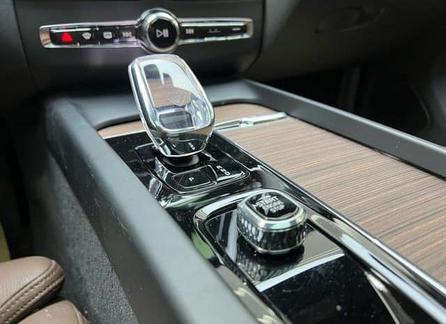 
								Volvo XC60, 2023 full									