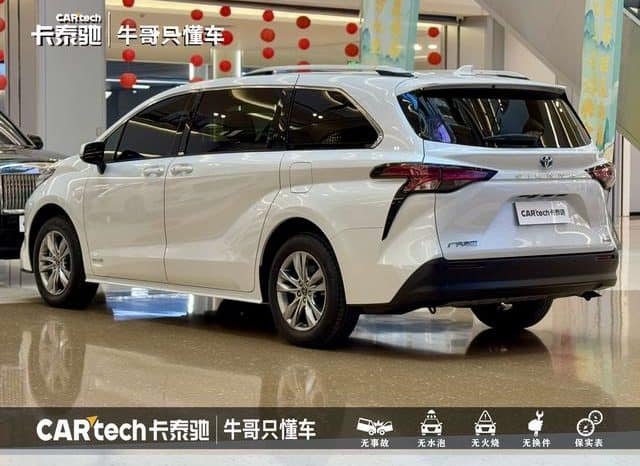 
								Toyota Sienna, 2023 full									