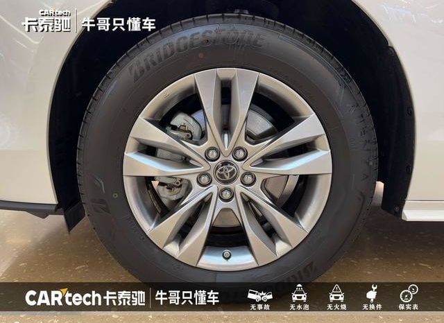
								Toyota Sienna, 2023 full									