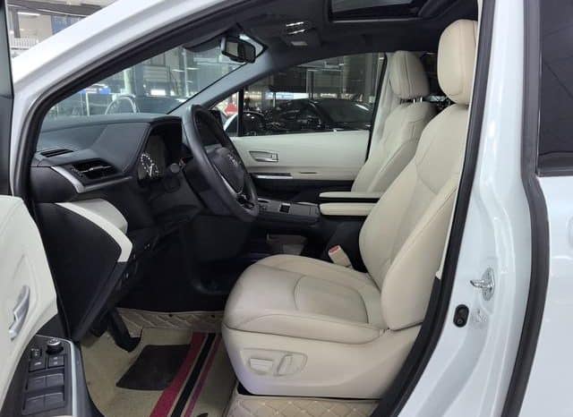 
								Toyota Sienna, 2023 full									