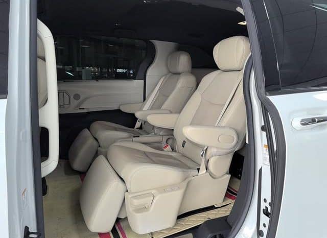 
								Toyota Sienna, 2023 full									