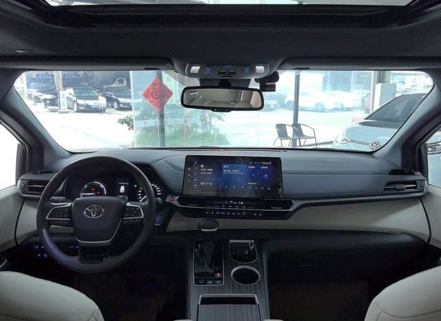 
								Toyota Sienna, 2023 full									