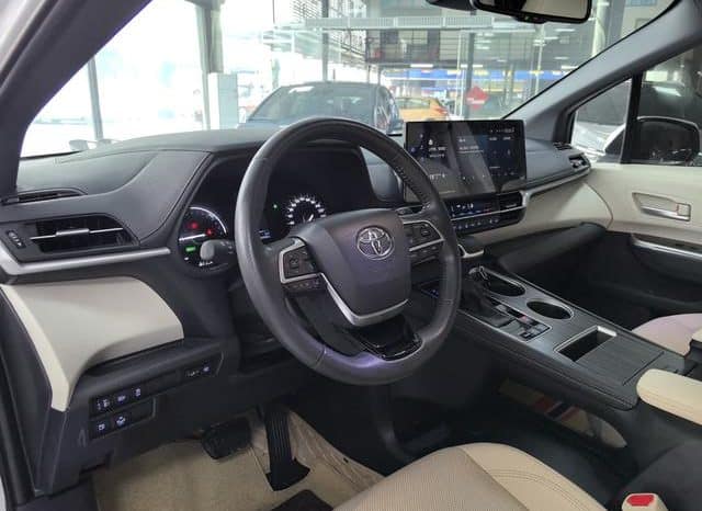 
								Toyota Sienna, 2023 full									