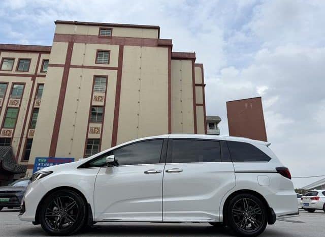
								Honda Odyssey, 2022 full									