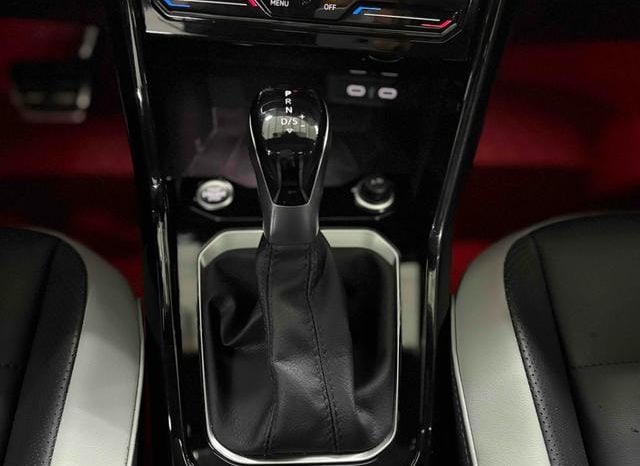 
								Volkswagen T-Roc, 2024 full									