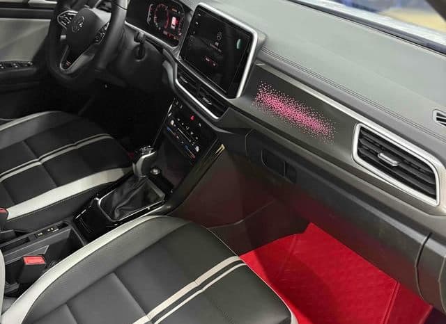 
								Volkswagen T-Roc, 2024 full									