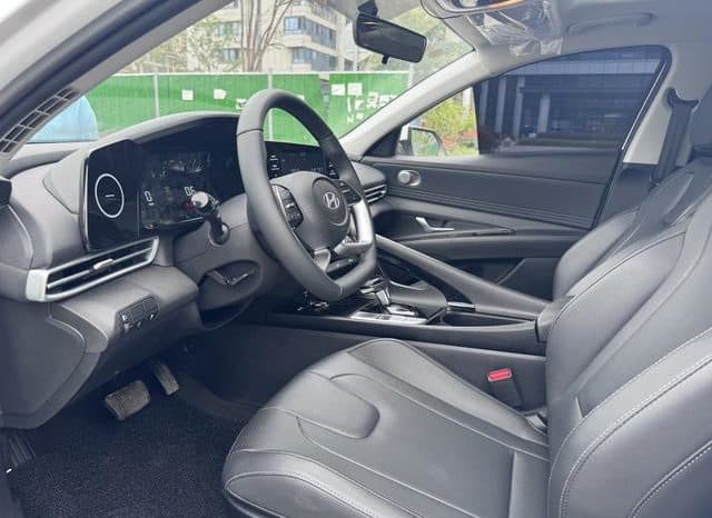 
								Hyundai Elantra (VII), 2023 full									