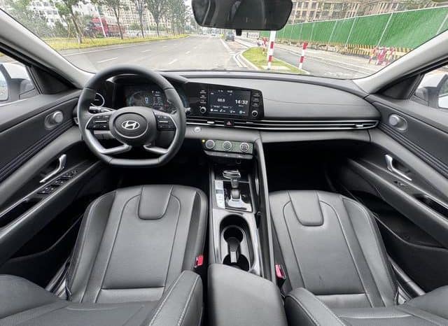 
								Hyundai Elantra (VII), 2023 full									