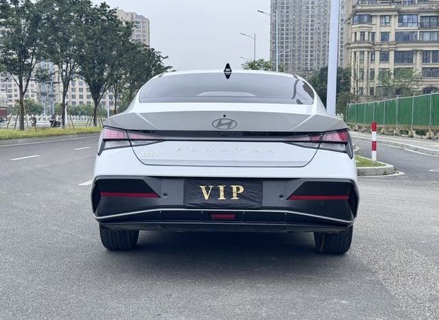 
								Hyundai Elantra (VII), 2023 full									