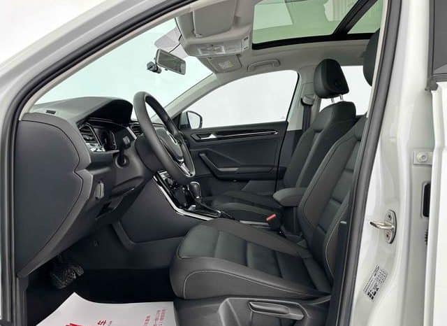 
								Volkswagen T-Roc, 2021 full									
