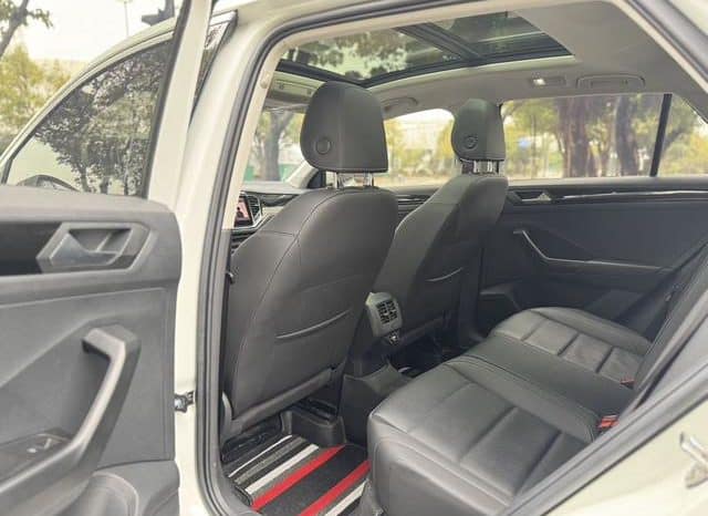 
								Volkswagen T-Roc, 2022 full									