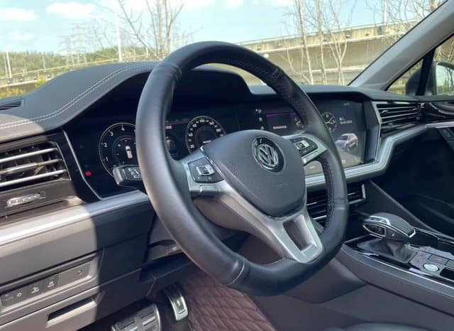 
								Volkswagen Touareg, 2020 full									