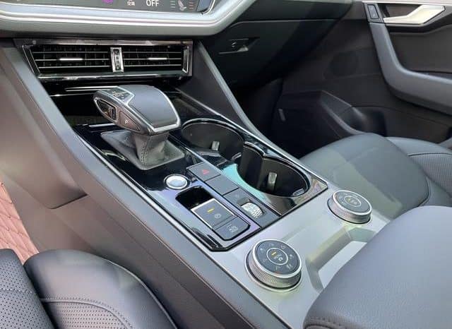 
								Volkswagen Touareg, 2020 full									