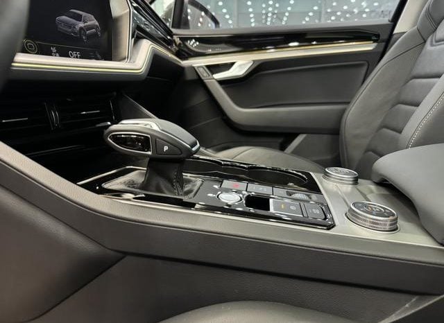 
								Volkswagen Touareg, 2021 full									
