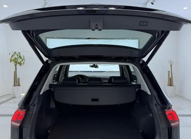 
								Volkswagen Tiguan L, 2020 full									