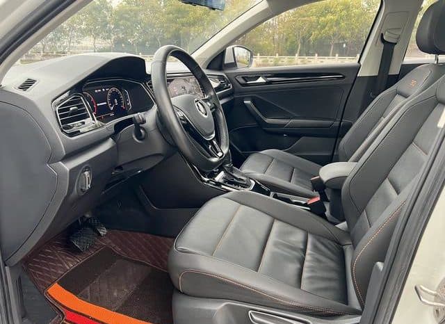 
								Volkswagen T-Roc, 2022 full									