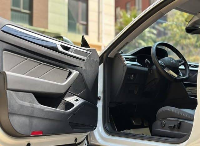 
								Volkswagen Passat CC, 2021 full									
