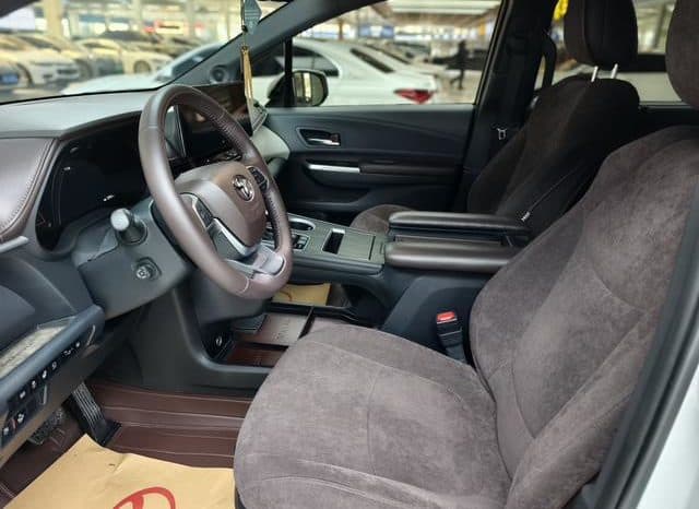 
								Toyota Granvia, 2023 full									