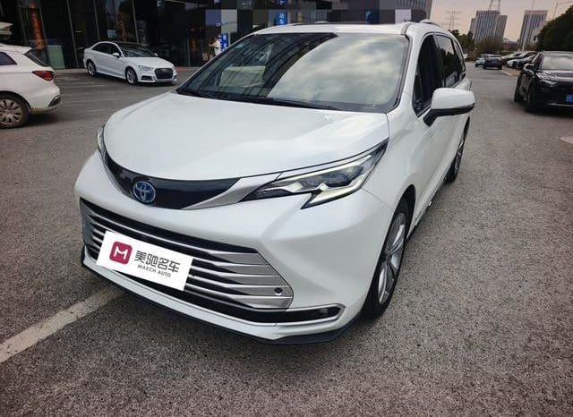 67cbfad15f49a Toyota Sienna, 2023