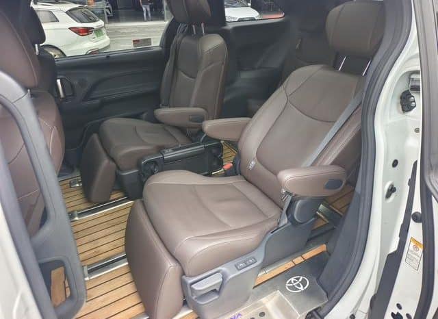 
								Toyota Sienna, 2023 full									