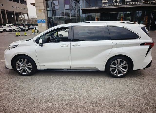 
								Toyota Sienna, 2023 full									