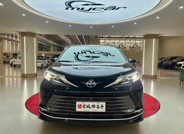 
								Toyota Sienna, 2024 full									