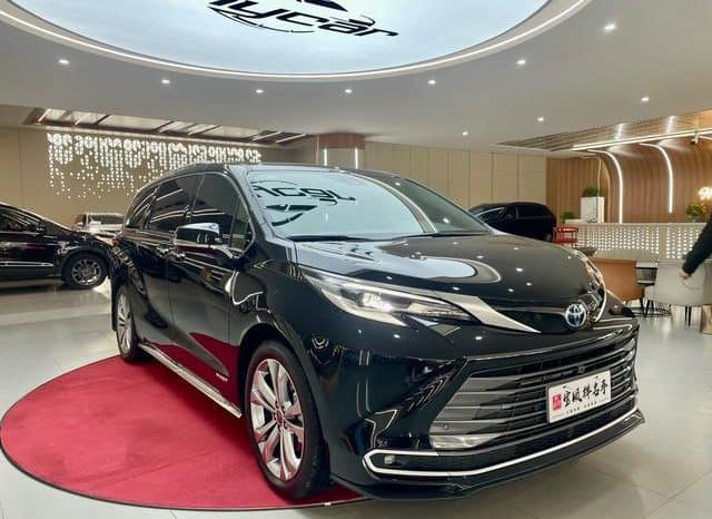 
								Toyota Sienna, 2024 full									