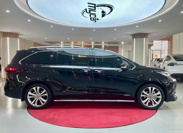 
								Toyota Sienna, 2024 full									