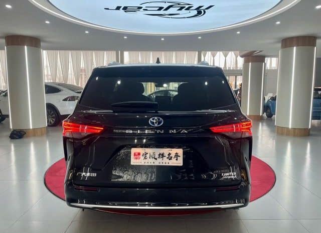 
								Toyota Sienna, 2024 full									