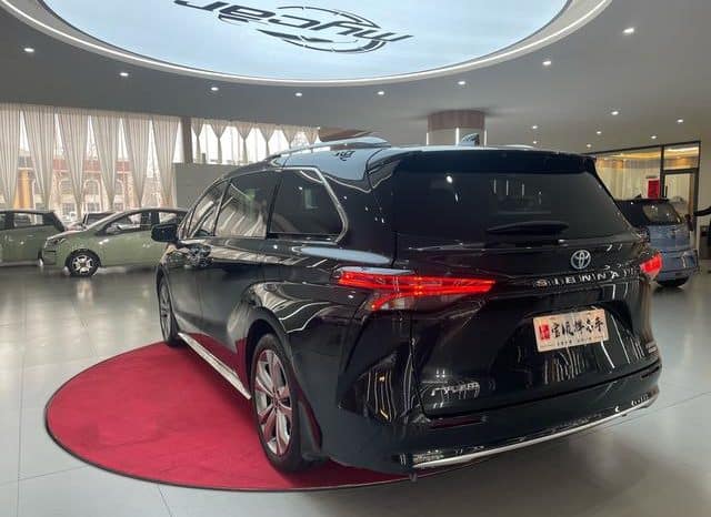
								Toyota Sienna, 2024 full									
