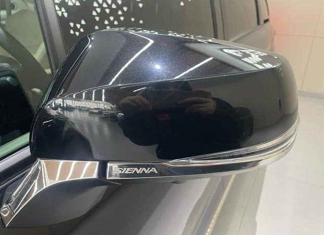 
								Toyota Sienna, 2024 full									