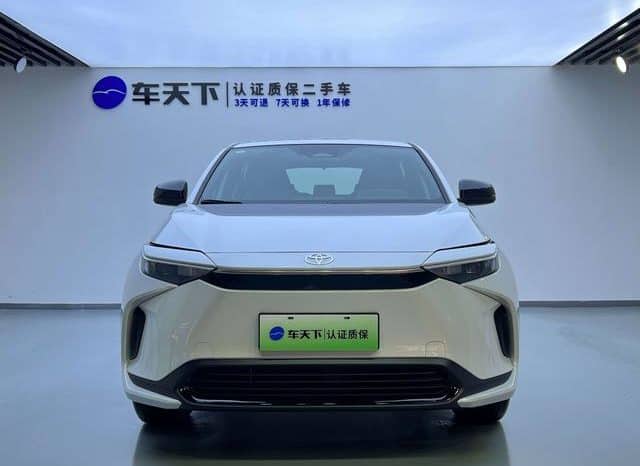 
								Toyota GAC Platinum 4X, 2025 full									