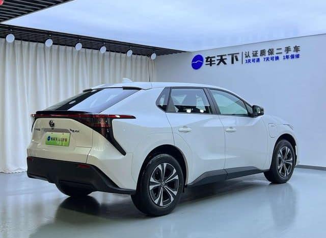 
								Toyota GAC Platinum 4X, 2025 full									