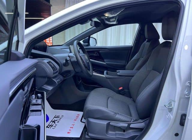 
								Toyota GAC Platinum 4X, 2025 full									