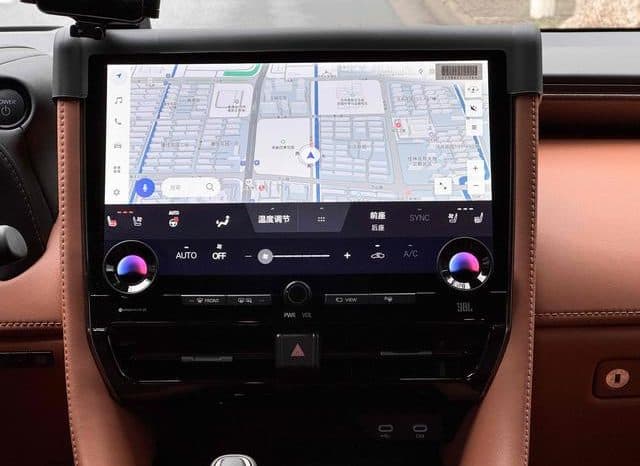 
								Toyota Vellfire (II), 2024 full									