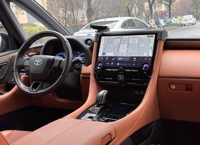 
								Toyota Vellfire (II), 2024 full									
