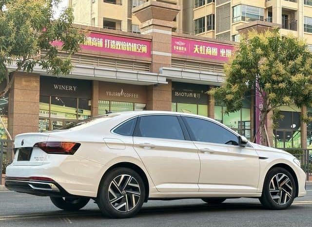
								Volkswagen Jetta, 2023 full									