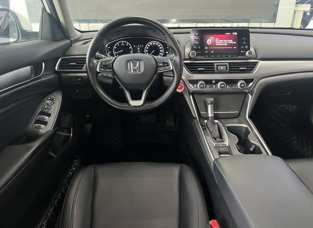
								Honda Accord, 2020 full									