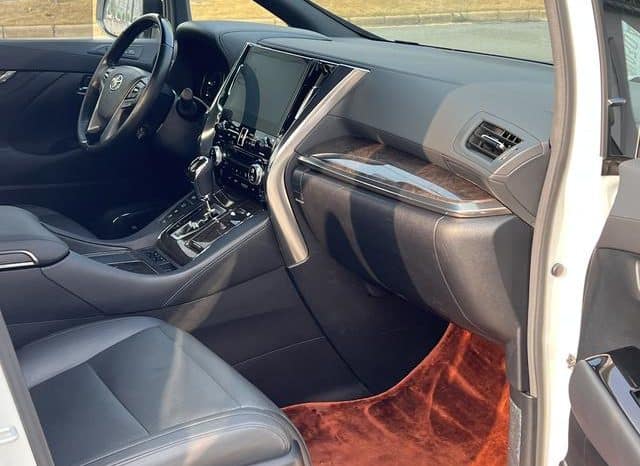 
								Toyota Vellfire (II), 2022 full									