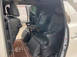 
										Toyota Vellfire (II), 2022 full									