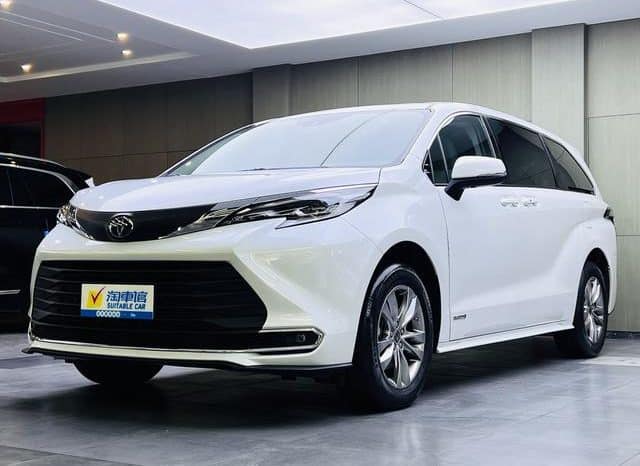 67cf471669f17 Toyota Sienna, 2024