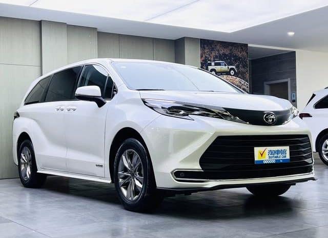 
								Toyota Sienna, 2024 full									
